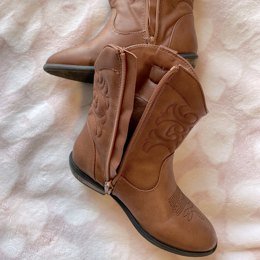 Cat & Jack size 11 cognac/brown, zip up, western cowboy boots.